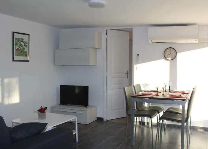 Charmante Villa A 15 Min De Nice Avec Piscine