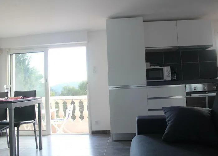 Charmante Villa A 15 Min De Nice Avec Piscine