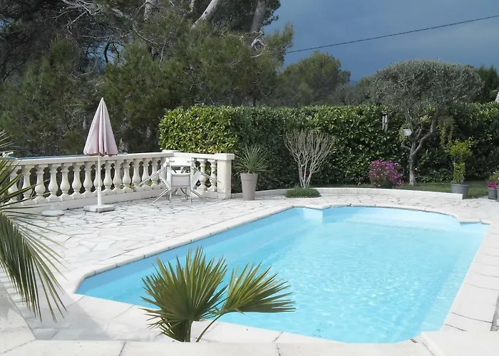 Charmante Villa A 15 Min De Nice Avec Piscine